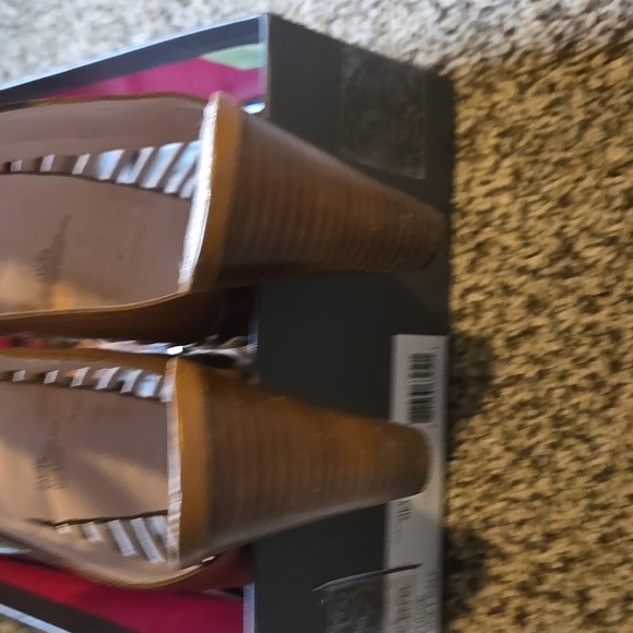 Vince Camuto Women's Tan Sandals Size 9 - Picture 3 of 7